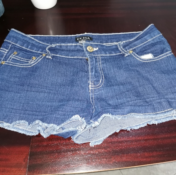I'm 2 LA Jean shorts - Picture 2 of 3